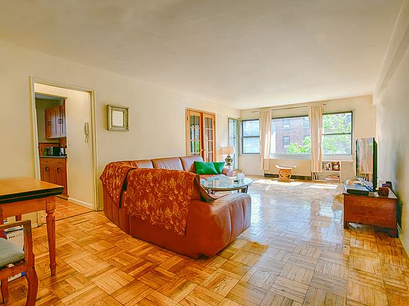 4th image of 55 E 9th St APT 6E