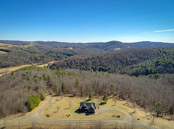 3rd image of 856 Sky Top Ln