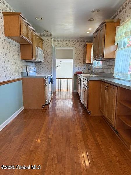 3rd image of 42 E Maynes Avenue