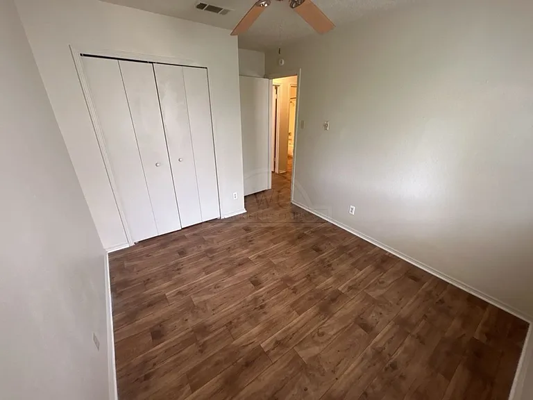 2108 Carousel Dr — Photo 16