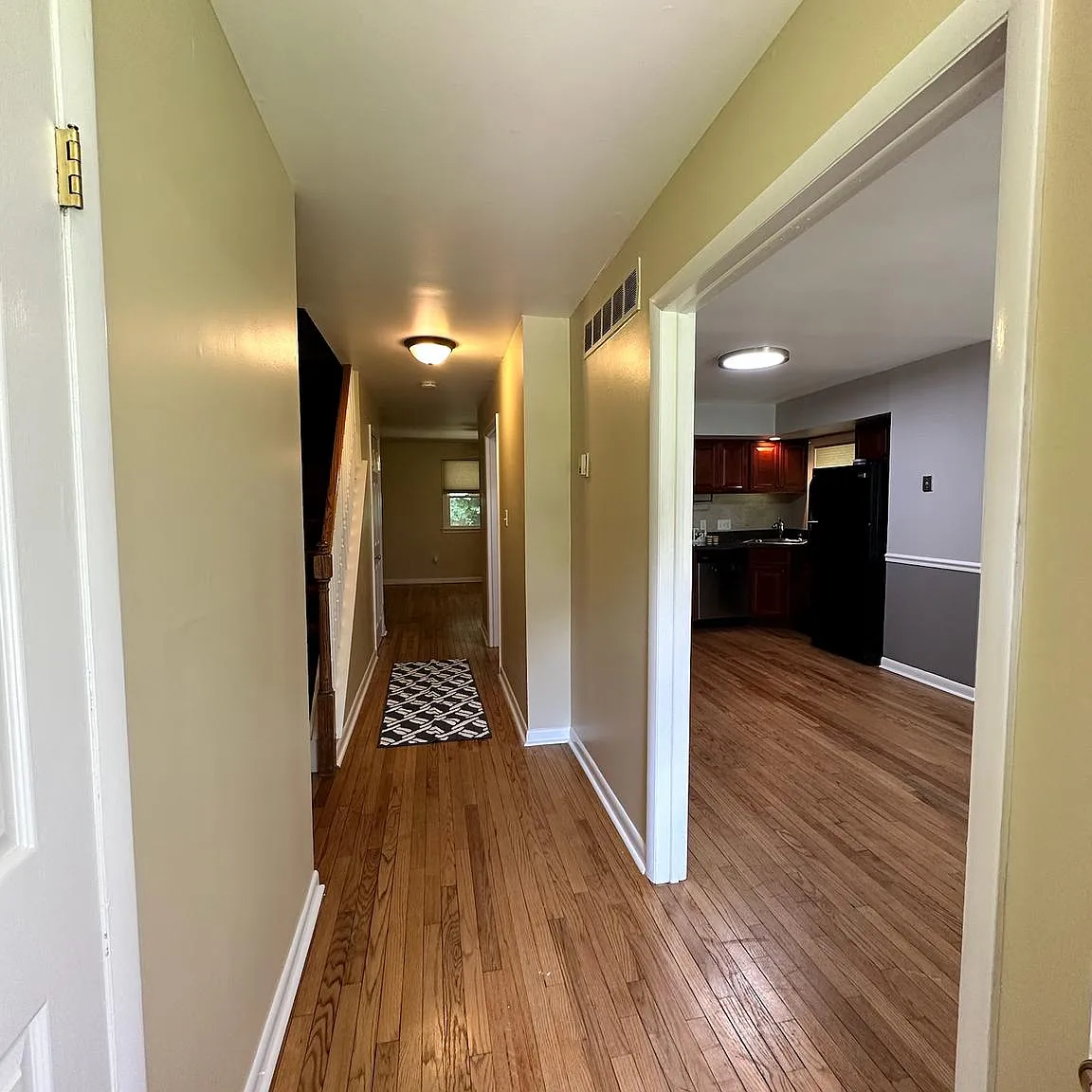 3 bed, 1.5 bath, 1260 sqft, $2,900 — Photo 4