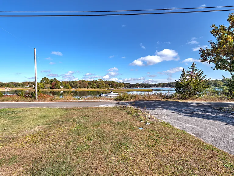 21 E Beach Dr — Photo 28
