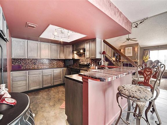 5th image of 137 Northshore Cir