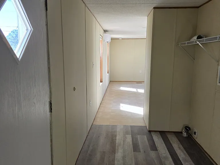 304 E Maxanna Blvd — Photo 10