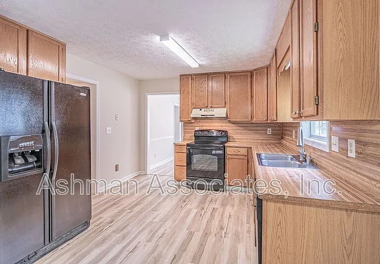 2402 Betsy Ct SW — Photo 20