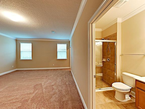 3rd image of 325 N Bellagio Dr