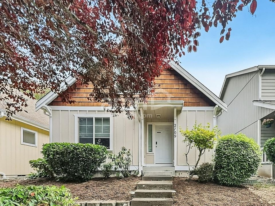 1st image of 2709 9th St SE