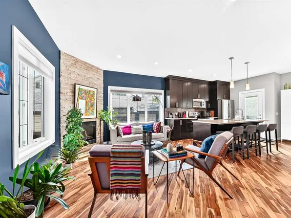 309 N 15th Ave NE #3, Calgary, AB T2E 1H3