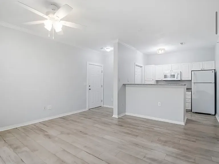 130 River Landing Dr — Photo 3