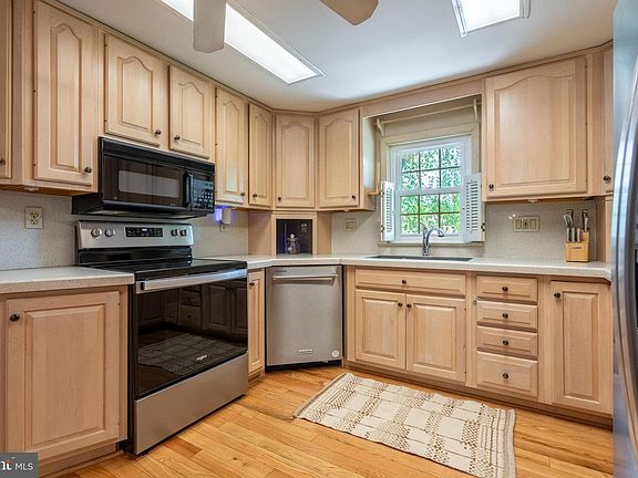 5th image of 152 Betcher Rd