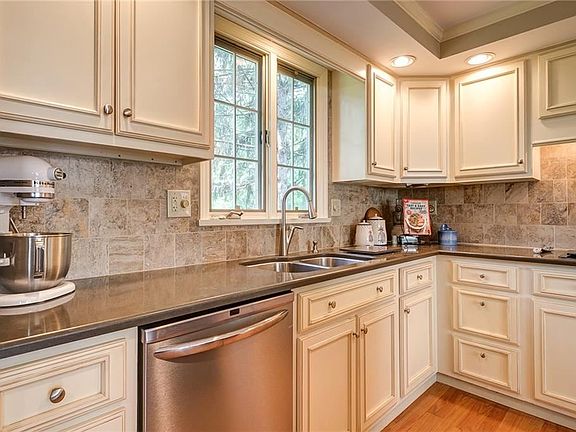 4th image of 26 Artisan Way