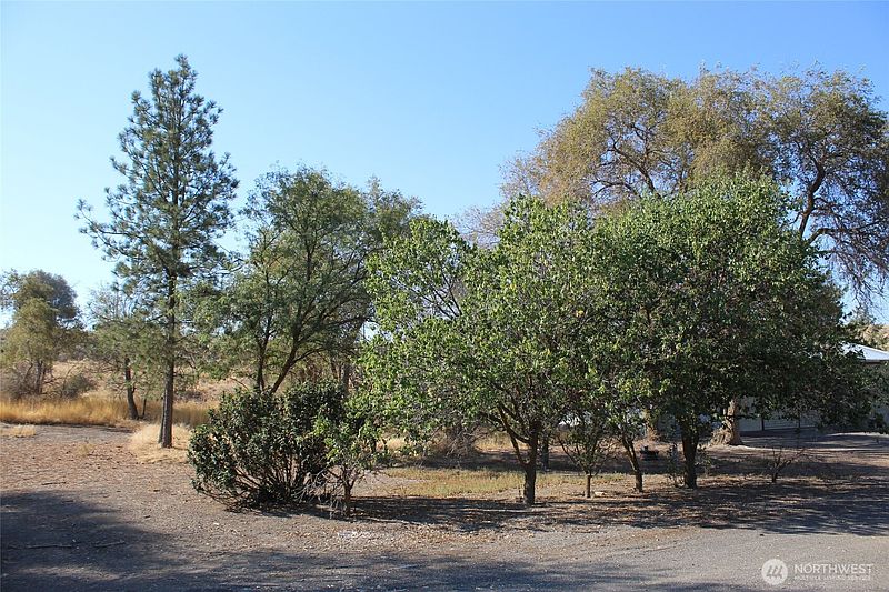 5th image of 117 S Neilson Road