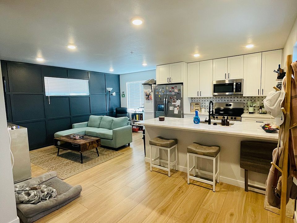 Kitchen / Living Room