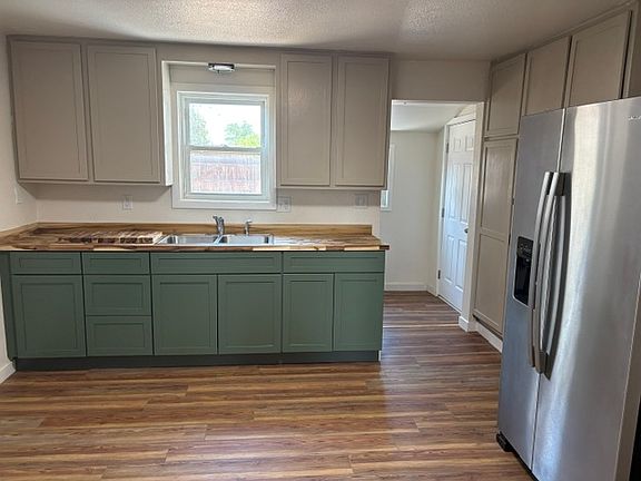4th image of 834 Saint Mary St