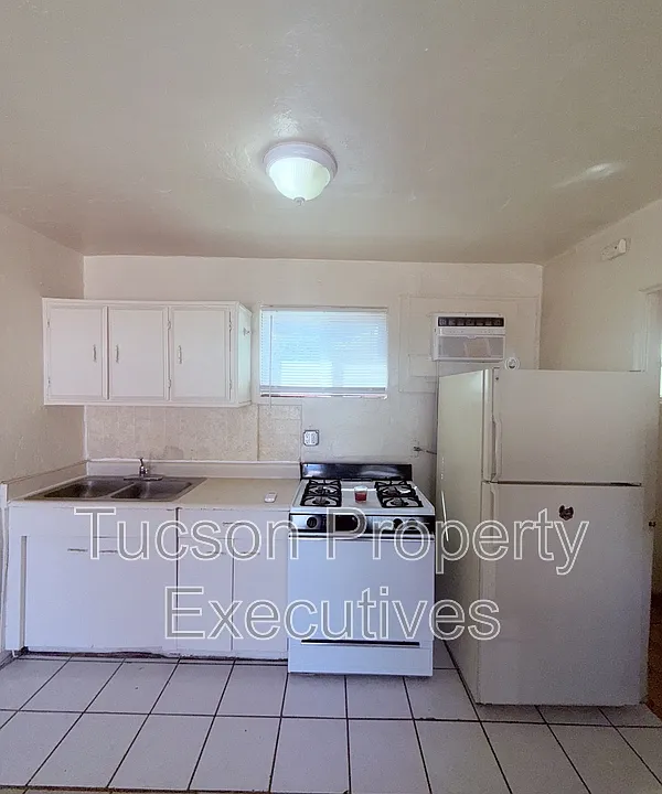 1435 E Benson Hwy #15