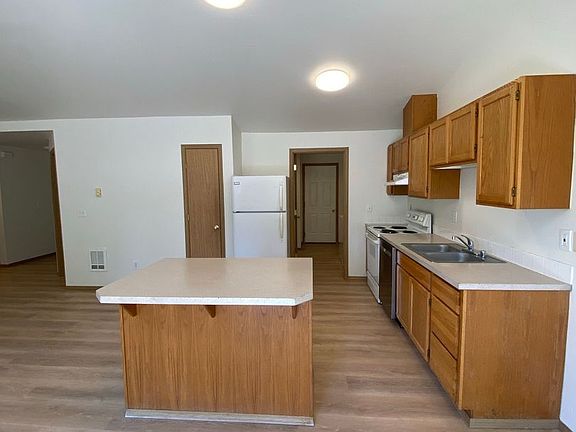 3rd image of 2216 168th St E