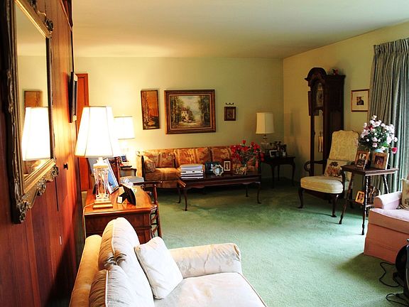 3rd image of 257 W Lake Dr