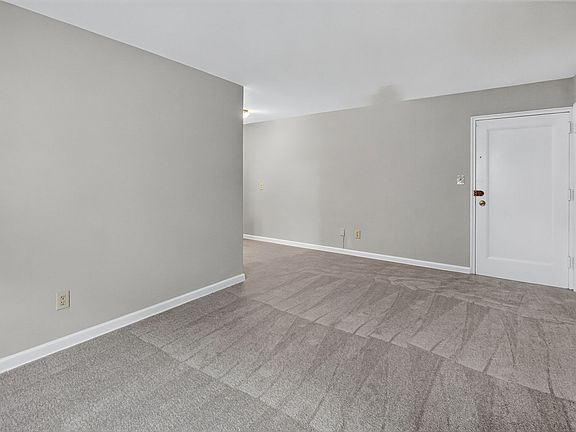 5th image of 4550 Macarthur Blvd NW APT 3
