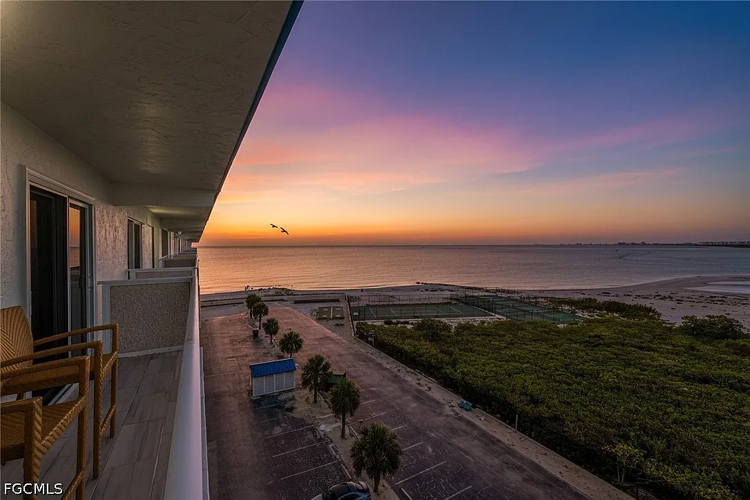 1 bed, 2.0 bath, 1098 sqft, $10,000 — Photo 2