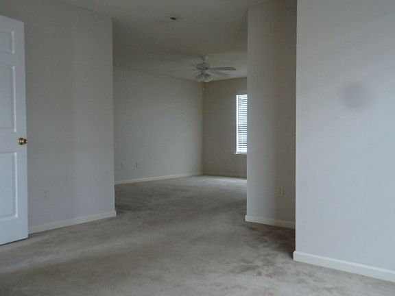 Master-Suite. Enter the Master through connecting 'lounge' a
