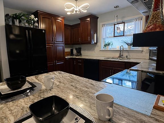 5th image of 143 Taylor Loop Dr