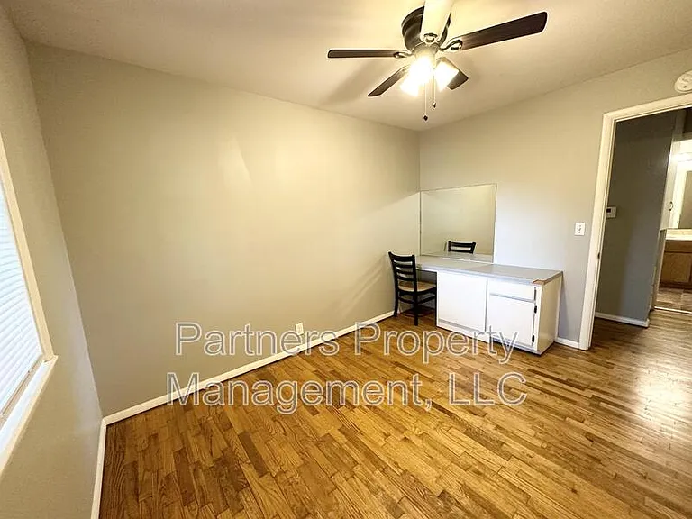 2201 W Deane St — Photo 16