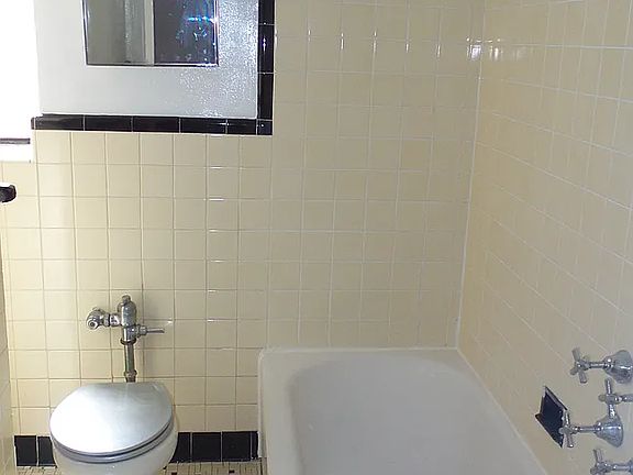 5th image of 250 W 24th St APT 5DW