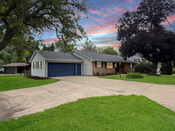 1734 W Stephenson St, Freeport, IL 61032