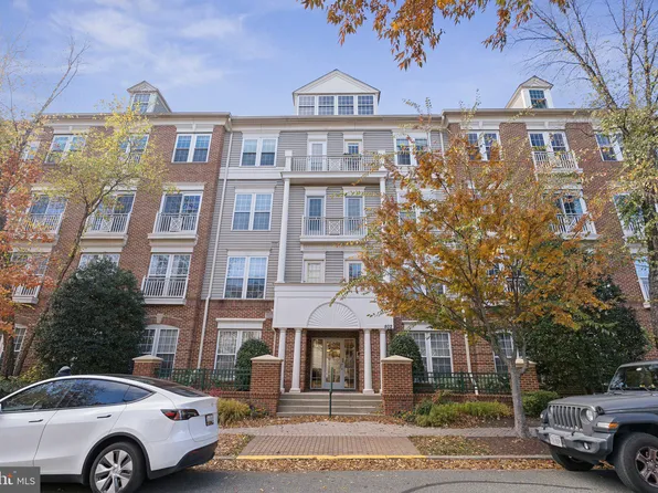 802 Grand Champion Dr APT 402, Rockville, MD 20850