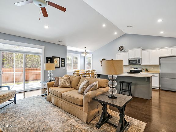 5th image of 377 Southbend Court NE