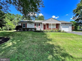 1 Brookwood Cir, Sellersville, PA 18960