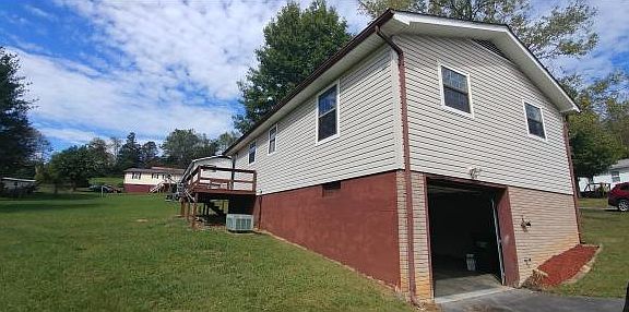 4th image of 122 Joan Ann Dr