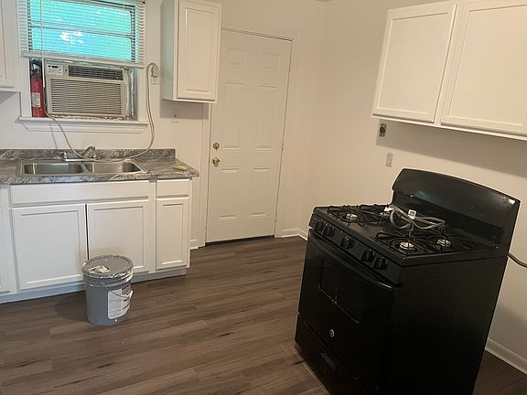 3rd image of 1016 Leboeuf St