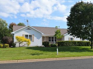 1189 Fieldview Dr, Menasha, WI 54952