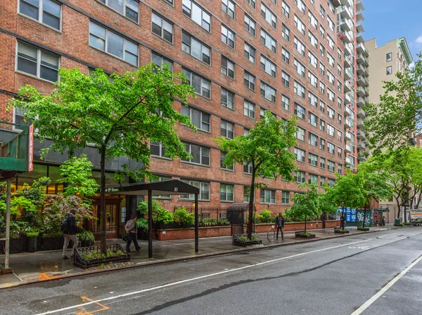 10 West 15th Street 927 image 12 of 13