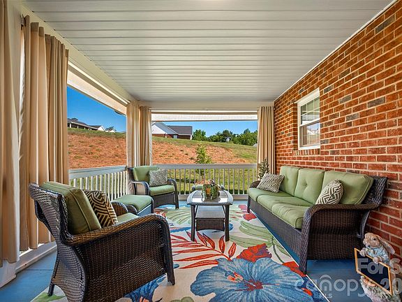 4th image of 130 Central Park Cir