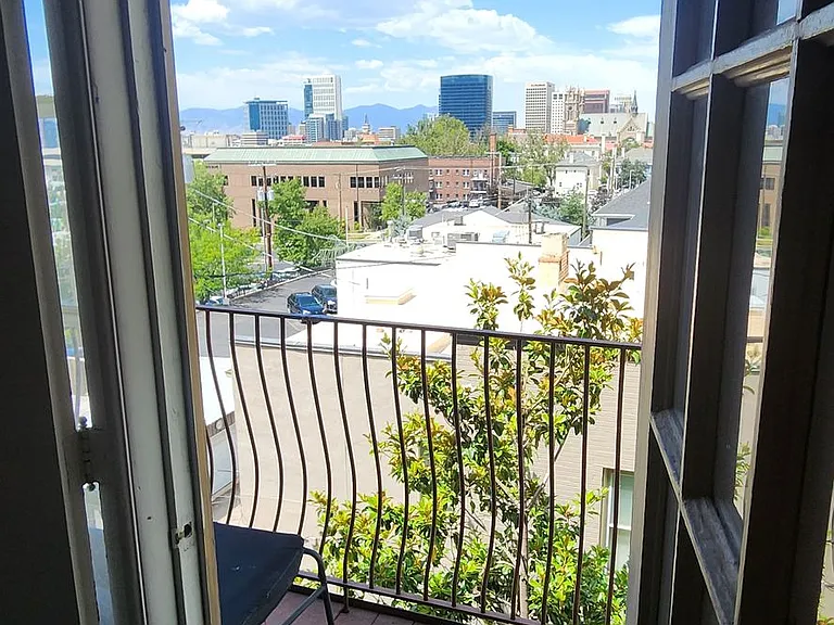 Pollyanna Apartments — Photo 24
