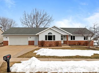 132 W Wayfarer Ln, Appleton, WI 54913