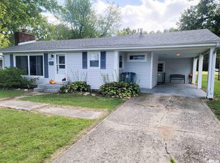 221 Hickory St, Flora, IL 62839