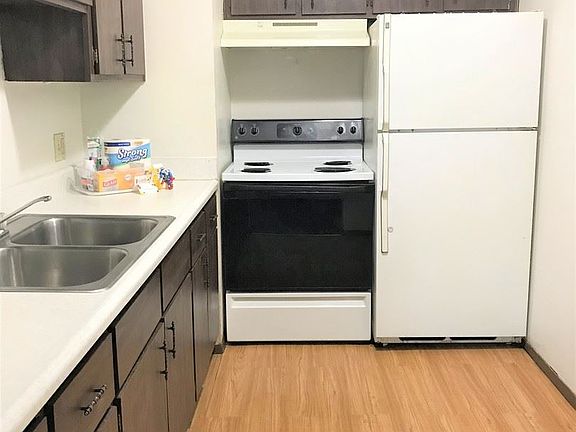 3rd image of 1017 Howe Ave APT 19
