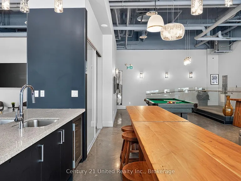100 Bond St E #422 — Photo 11