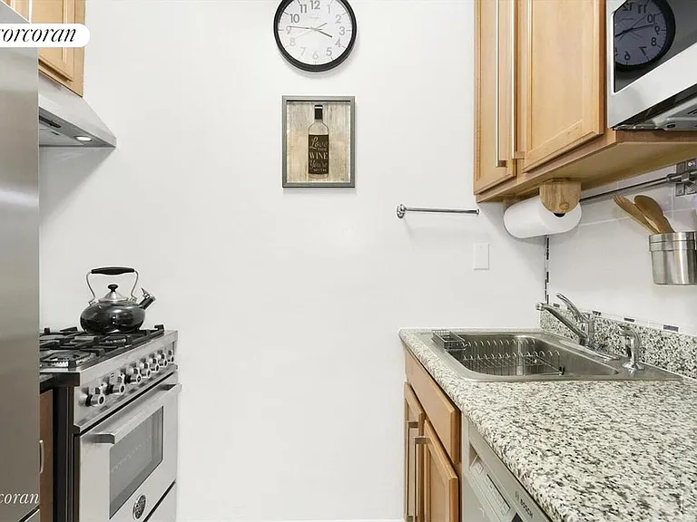 350 W 50th St #3P — Photo 4