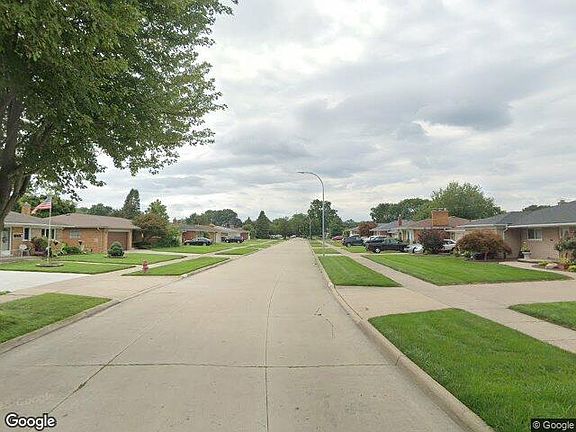 Exterior Neighborhood (street photo)