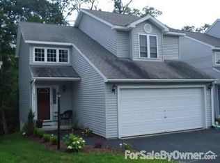 966 Sterling Ridge Dr, Rensselaer, NY 12144