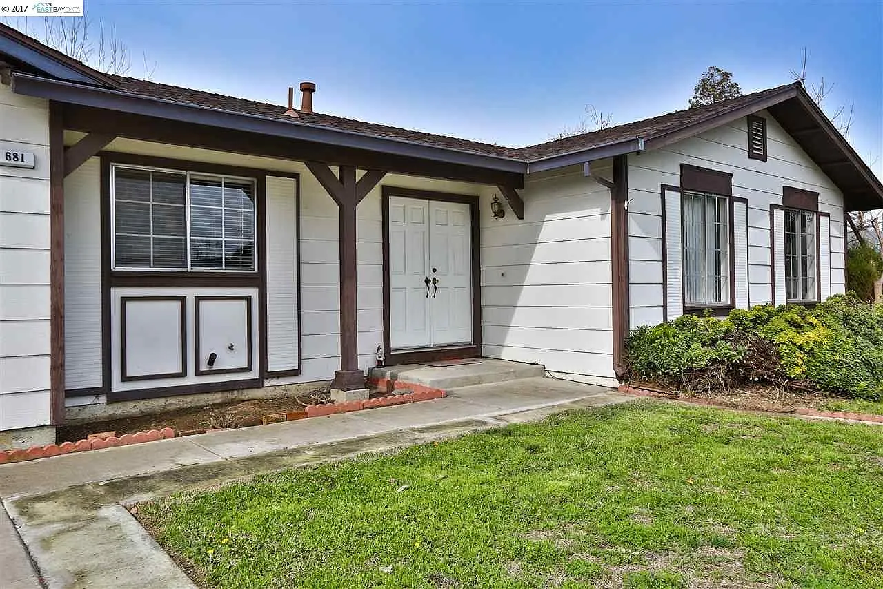 681 Sequoia St photo 1