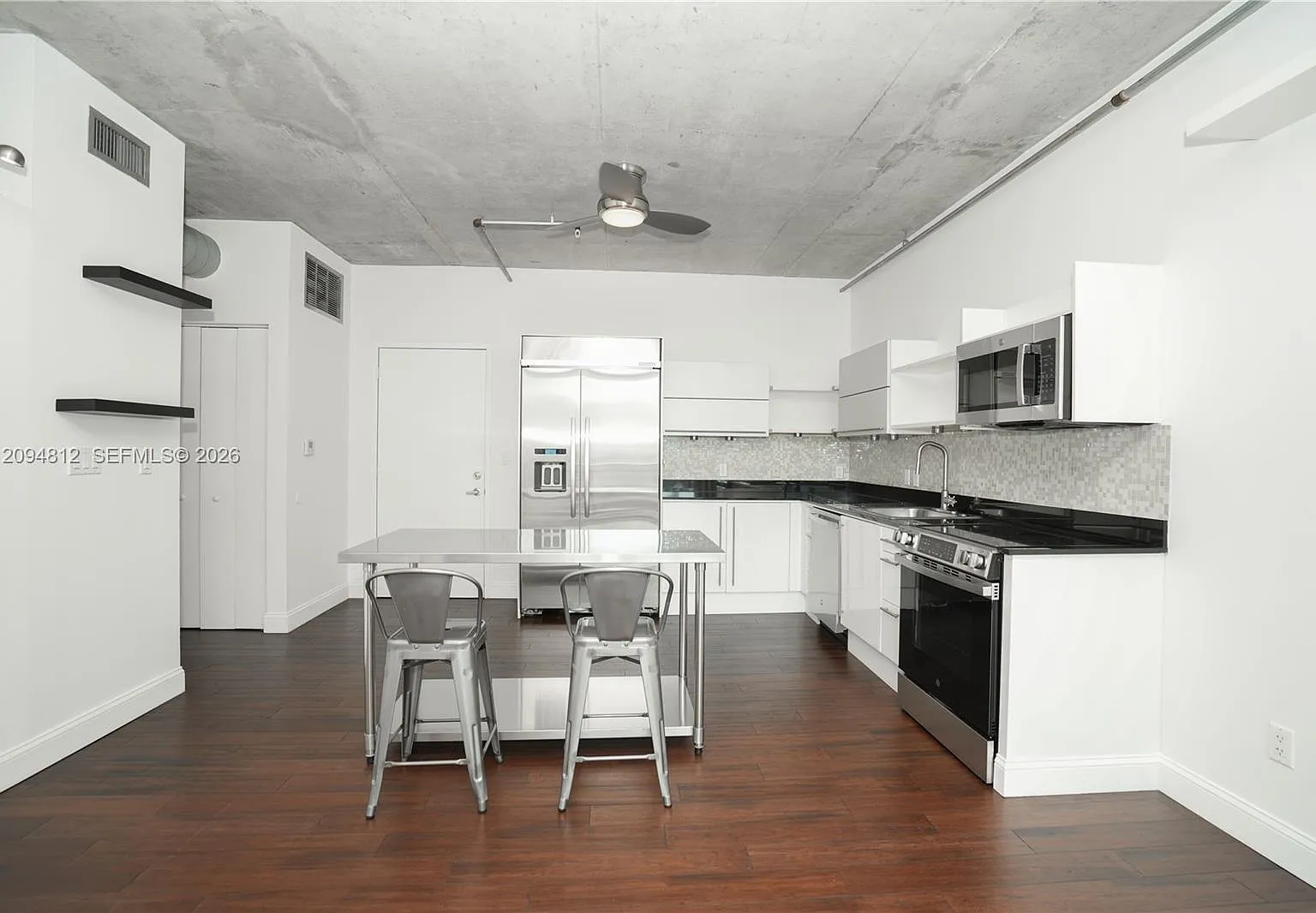 Neo Vertika Condo — Photo 1