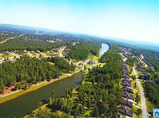 135 Lake Ridge Dr, Trussville, AL 35173