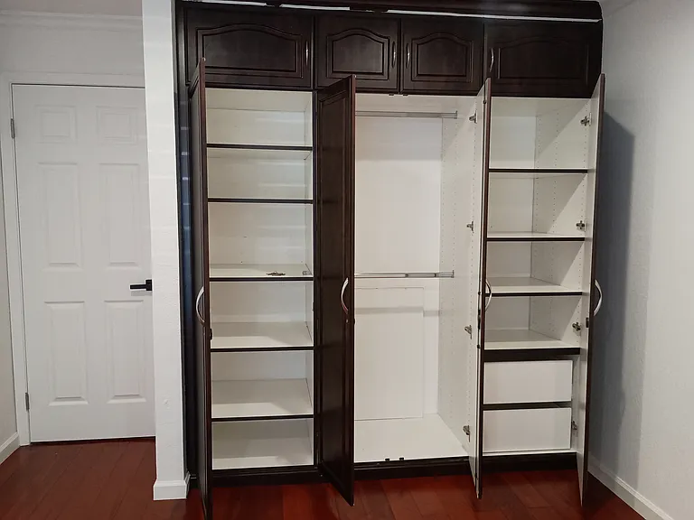 1st bedroom, built-in closet.