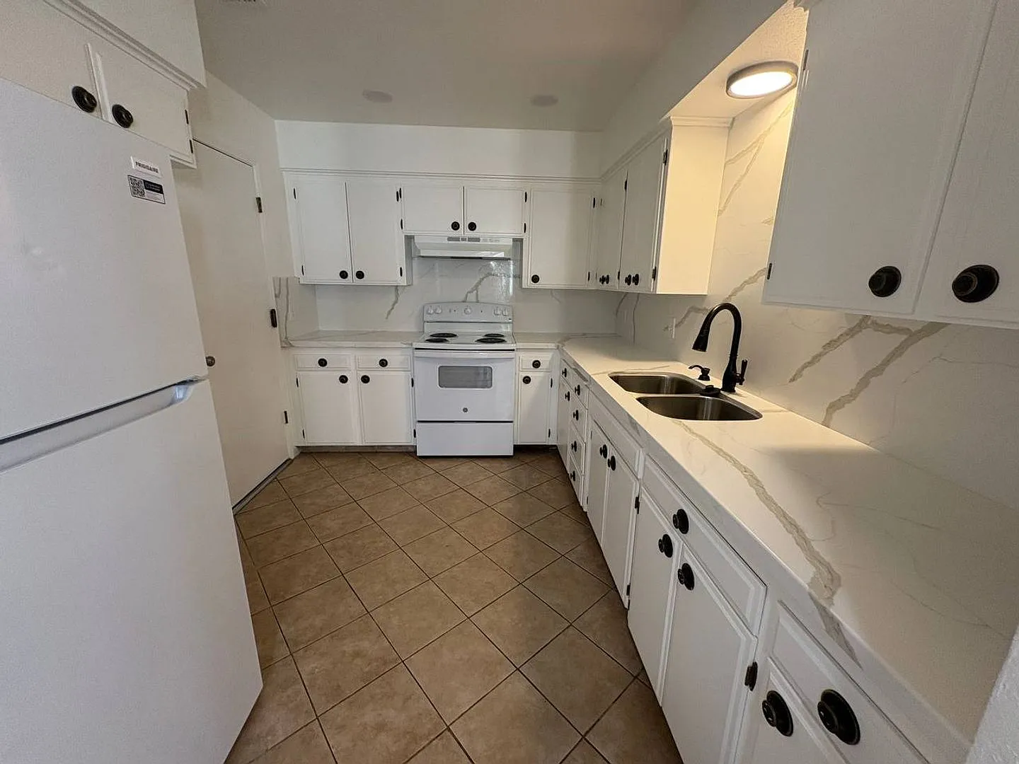 Comfortable 2-bedroom, 2-bath Home in Fresno, CA! — Photo 2