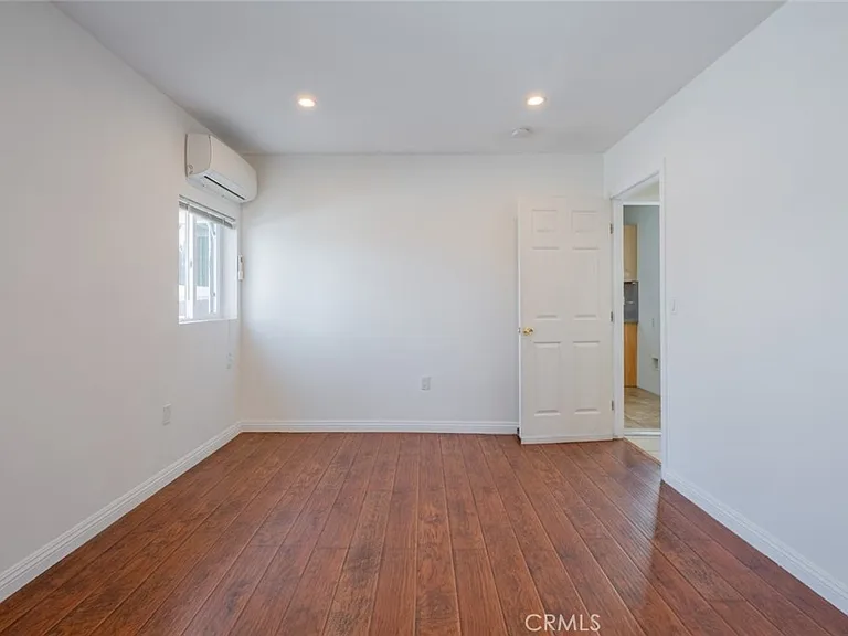 10407 McClemont Ave — Photo 12